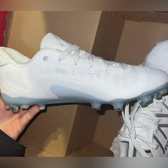 New Balance low top cleats. White, low top. Freeze Lx v4 Low. - Picture 4 of 5